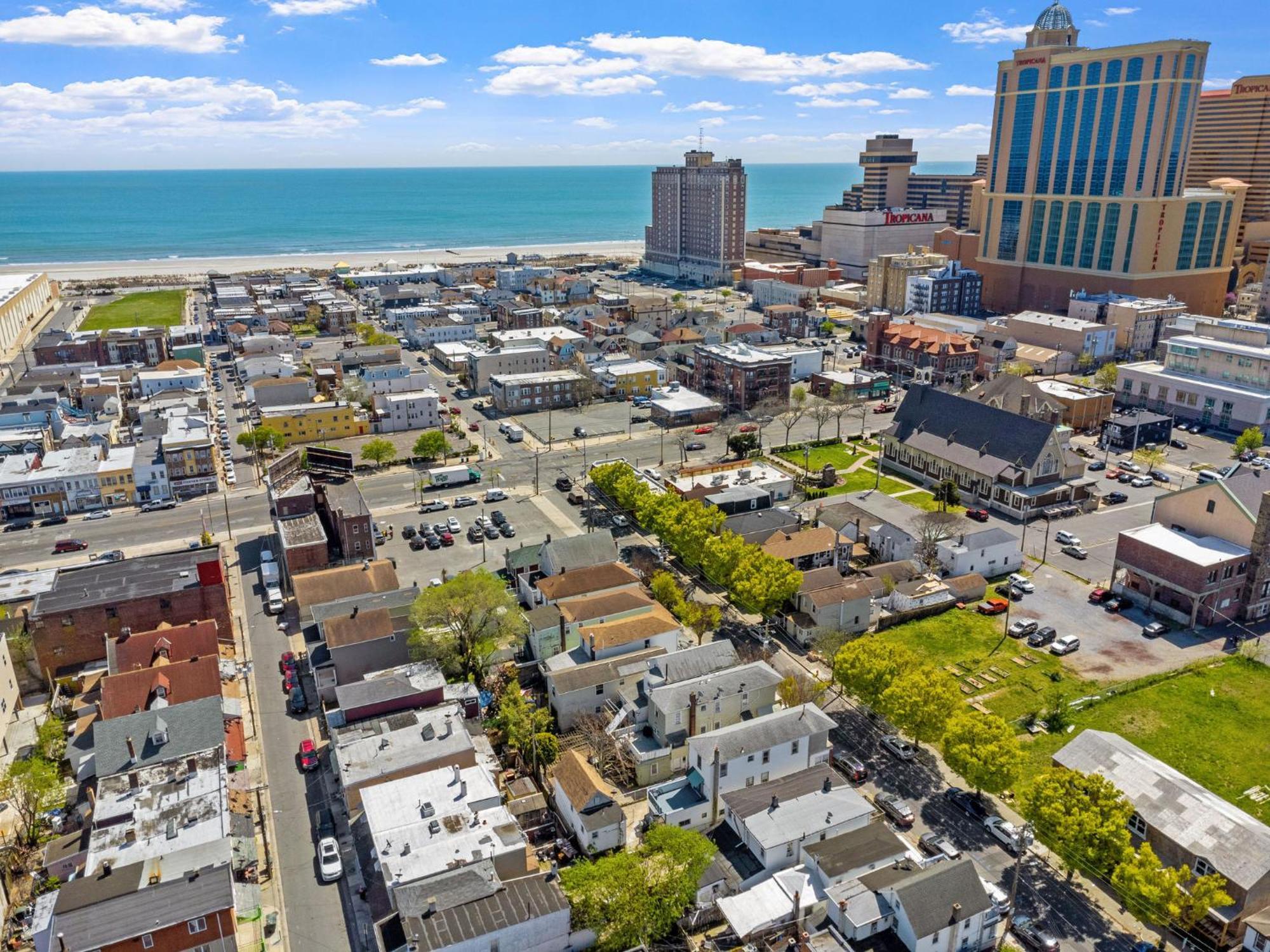 9 Bedroom, 14 Beds House Great For Big Groups Near Boardwalk, Tropicana Atlantic City Exterior photo